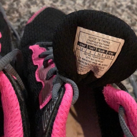 Under armor shoes - Picture 5 of 6